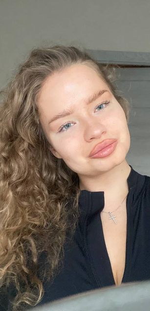 Model - VikiGlem deepthroat