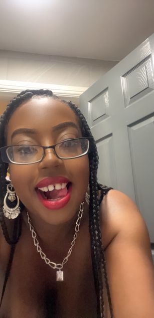 Model - Mercedes milf