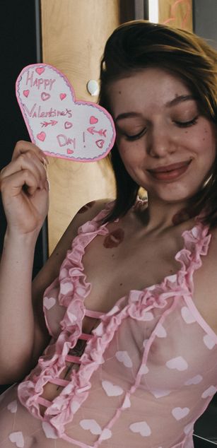 Model - Nicky_R0se blowjob