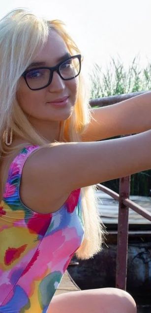 Model - LoonyAnnie deepthroat