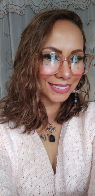 Model - AloLovely latin