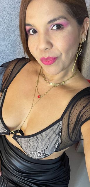 Model - Kasandra Hale deepthroat