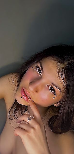 Model - LucyPurple sexy