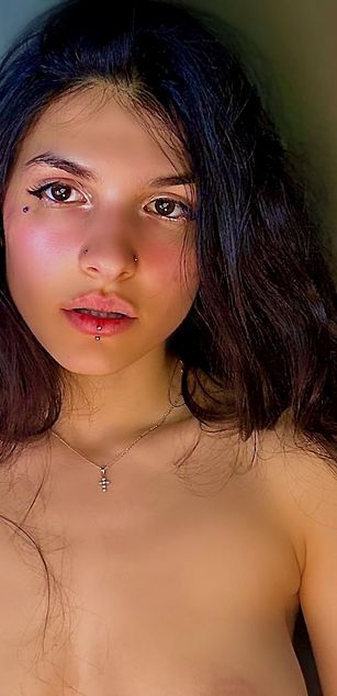 Model - LucyPurple sexy