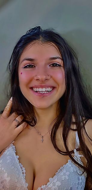 Model - LucyPurple sexy