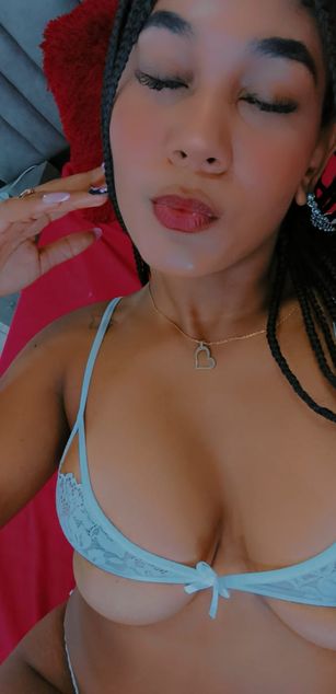 Model - AlisonJames deepthroat