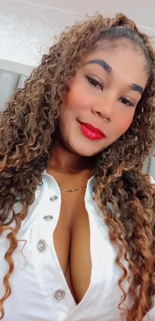 Model - AlisonJames deepthroat