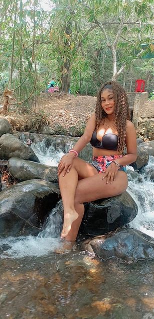 Model - AlisonJames deepthroat