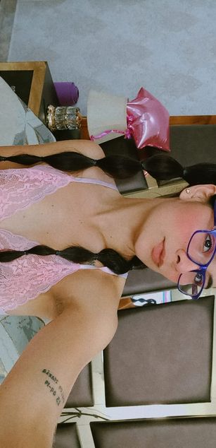 Model - NicoleEsposito deepthroat