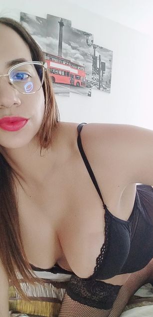 Model - Aarina Flowers deepthroat