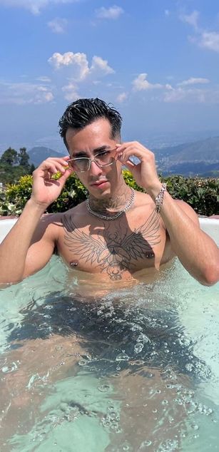 Model - Donovan feet