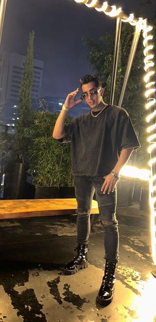 Model - Donovan feet