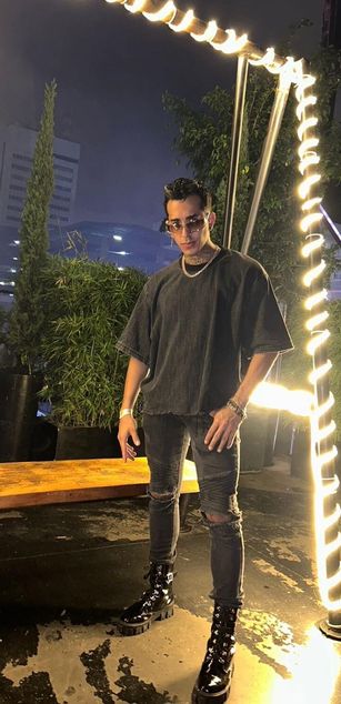 Model - Donovan feet