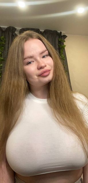 Model - VikiGlem deepthroat