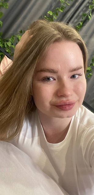 Model - VikiGlem deepthroat