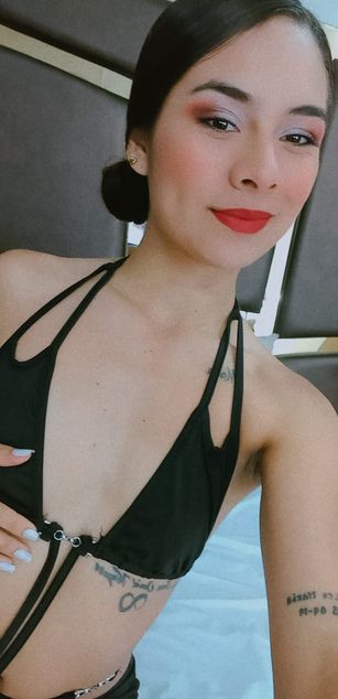 Model - NicoleEsposito deepthroat