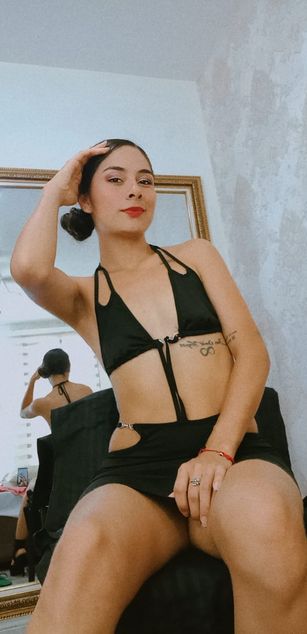 Model - NicoleEsposito deepthroat