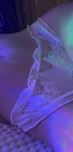 Model - Pretty Betty deepthroat