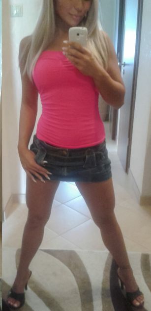 Model - Goddess Barbie Femdom Hottie bigtits