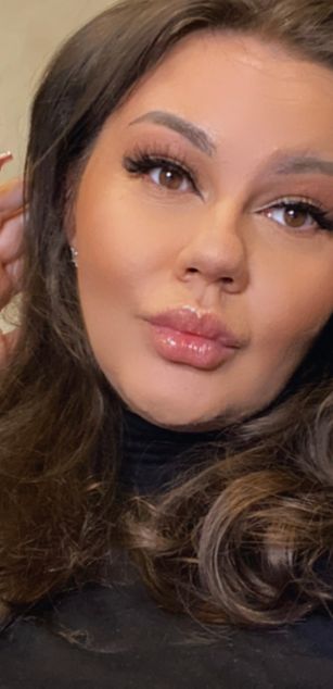 Model - Sascha Blosom curvy