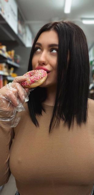 Model - Lina_XO curvy