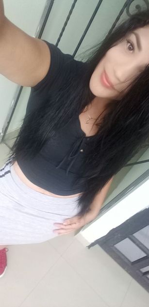 Model - Carla Longan feet