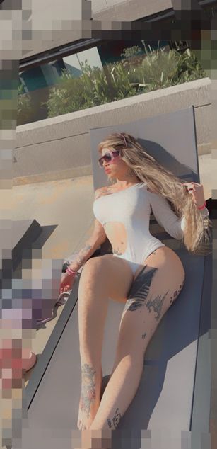 Model - Kitty Barbie TS fetish