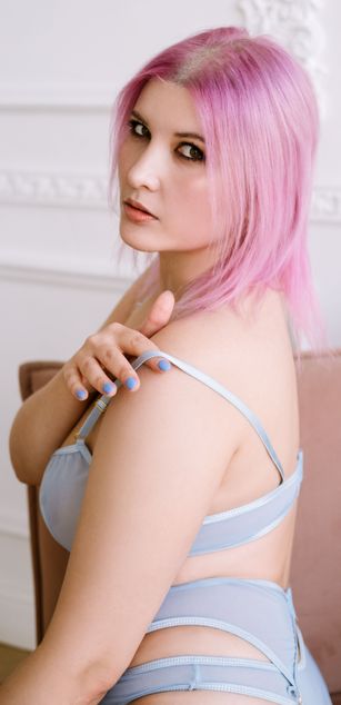 Model - Olisunny curvy