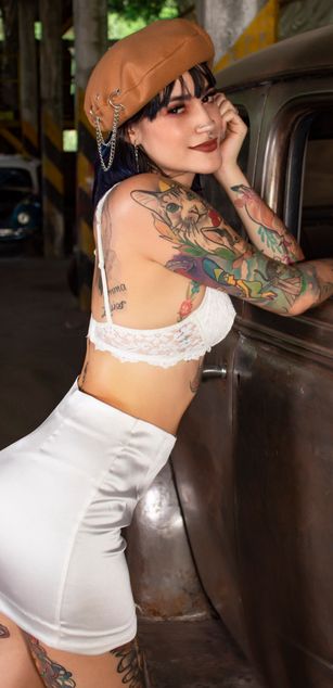 Model - Bellannie latina