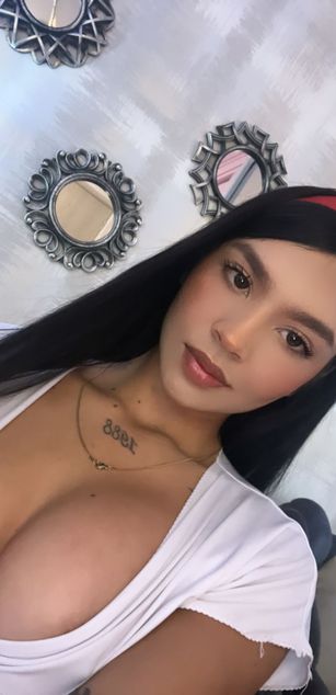 Model - Esmeralda Danwort roleplay