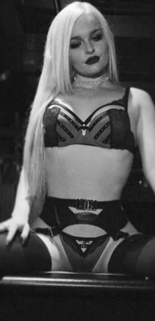 Model - CarlaMode taboo