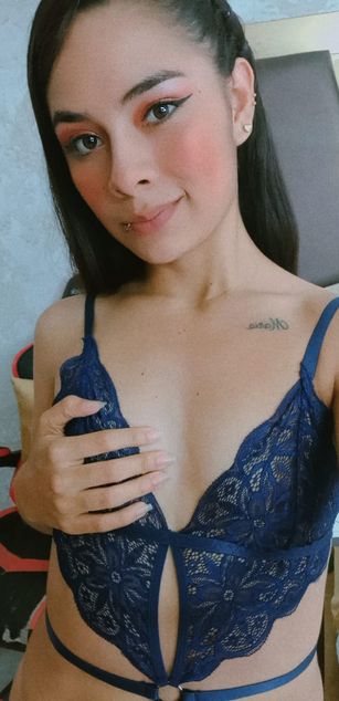 Model - NicoleEsposito deepthroat