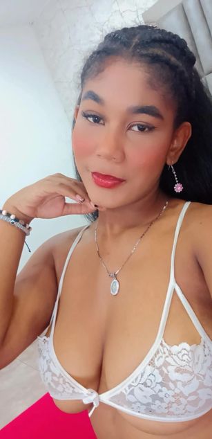 Model - AlisonJames deepthroat