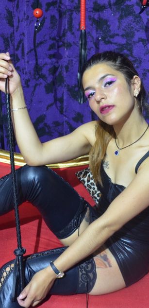 Model - cyclopssex squirt