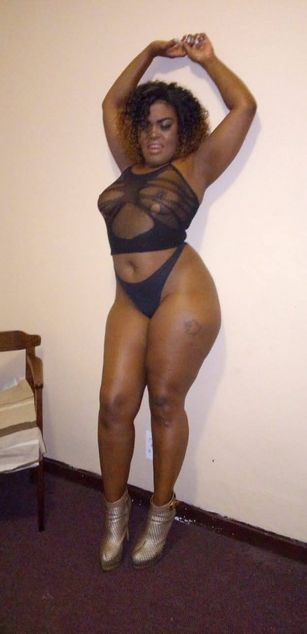 Model - Roundsexyass bigass