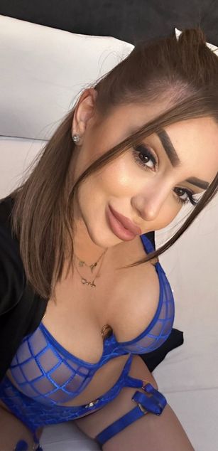 Model - AnnaSage blowjob