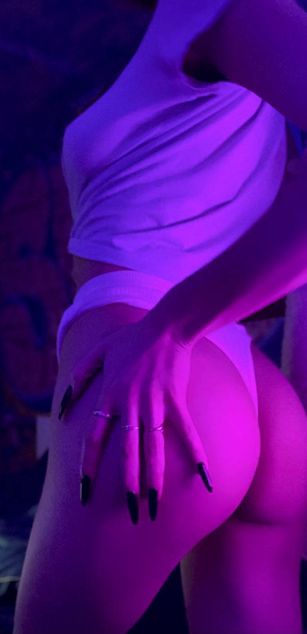 Model - AliceMono pussy