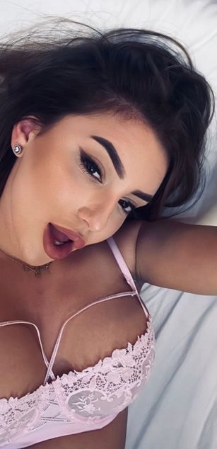 Model - AnnaSage blowjob