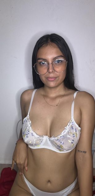 Model - majo05 mamadas