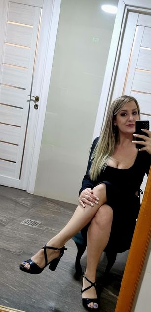 Model - MayaTrainor deepthroat