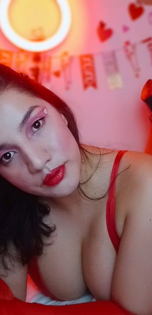 Model - Carmen Carmesi dirtytalk