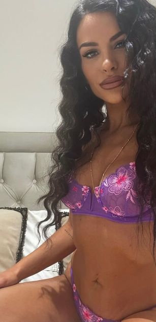 Model - Ariana Lopez pussy