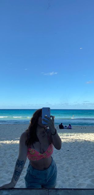 Model - Sophie Sanz curvy