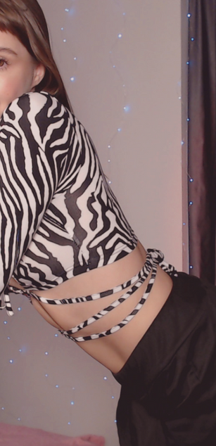 Model - WendyEmily pantyhose