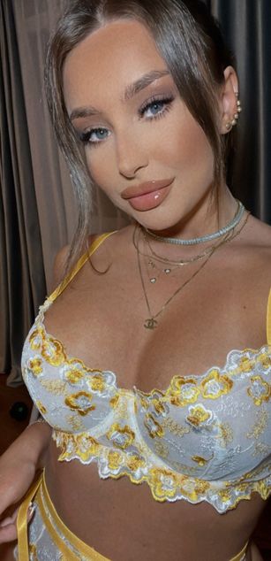 Model - WantedSugar ass