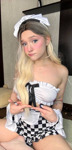 Model - Sonya blowjob