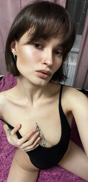 Model - Milena Alanis dildo