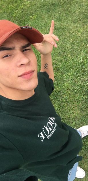 Model - Poysonsam bigass