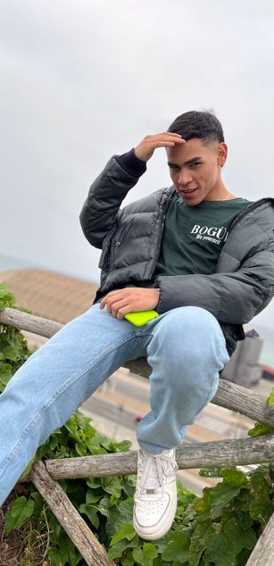 Model - Poysonsam bigass