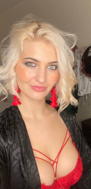 Model - Alma deepthroat